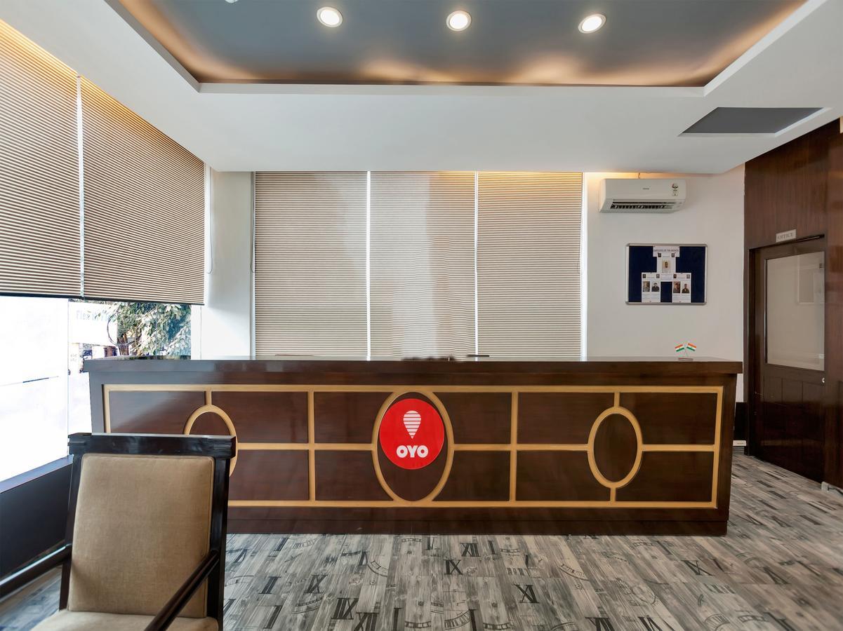 Hotel Oyo 9841 The Vivir 1 Noida Exterior foto