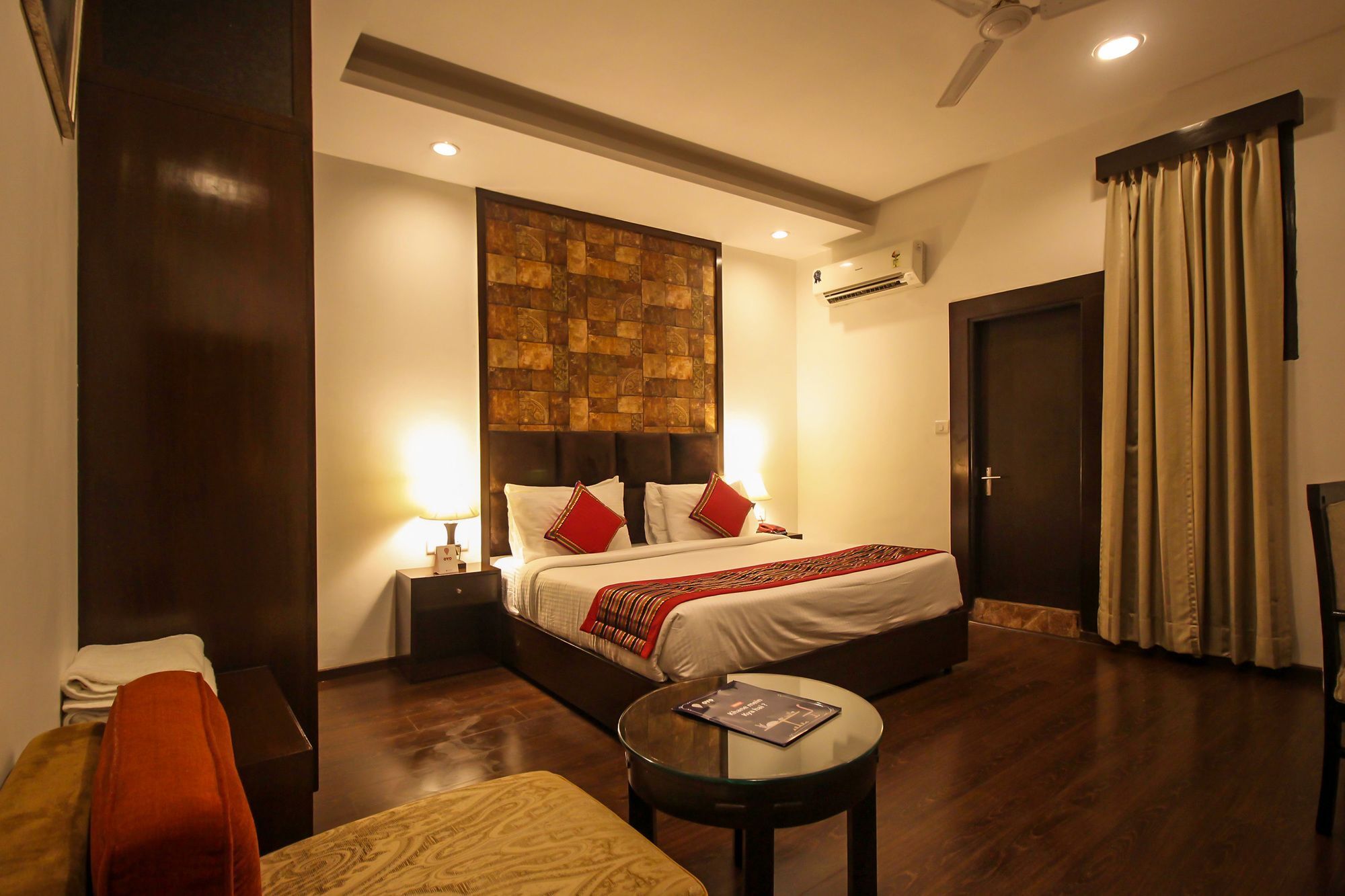 Hotel Oyo 9841 The Vivir 1 Noida Exterior foto