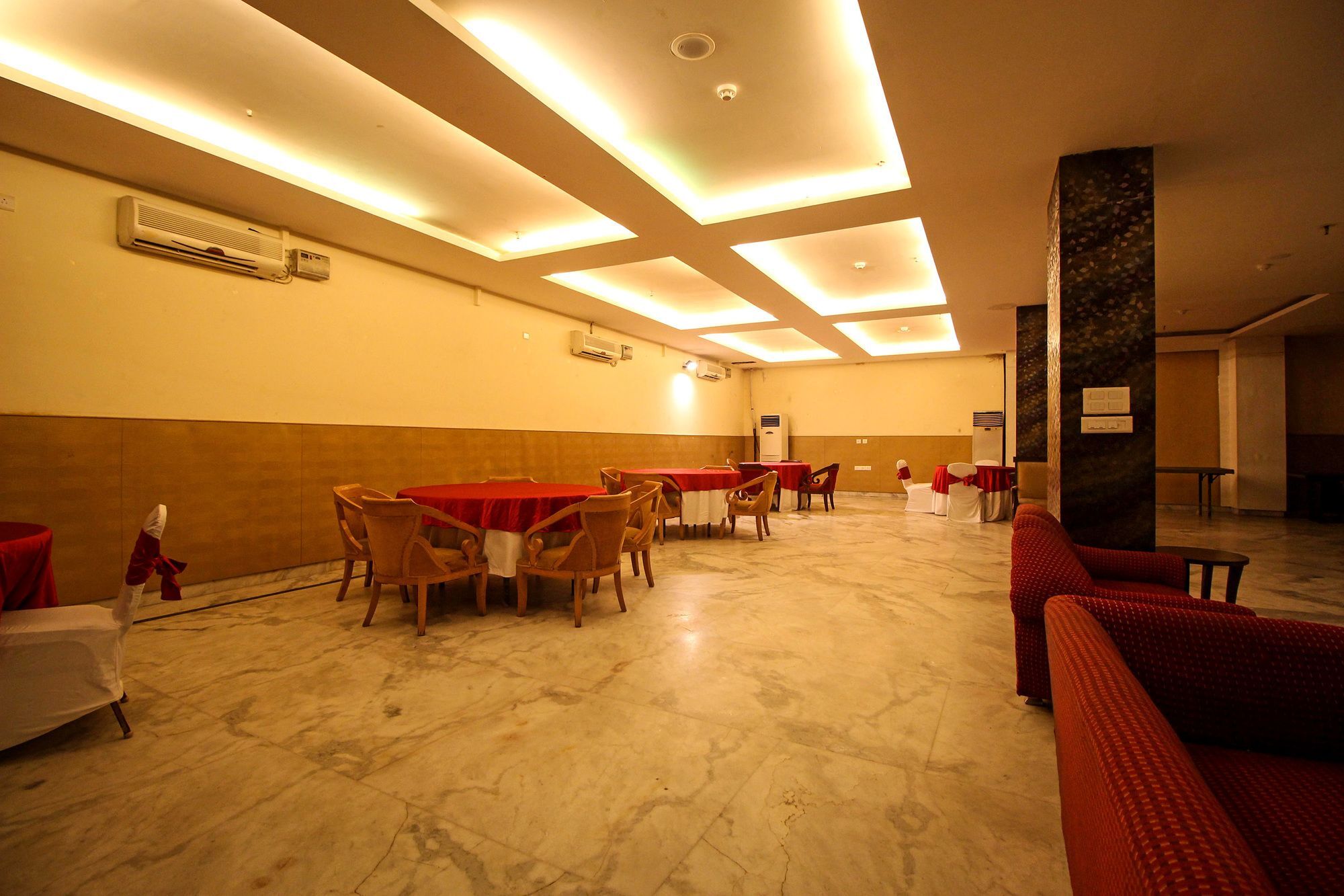 Hotel Oyo 9841 The Vivir 1 Noida Exterior foto
